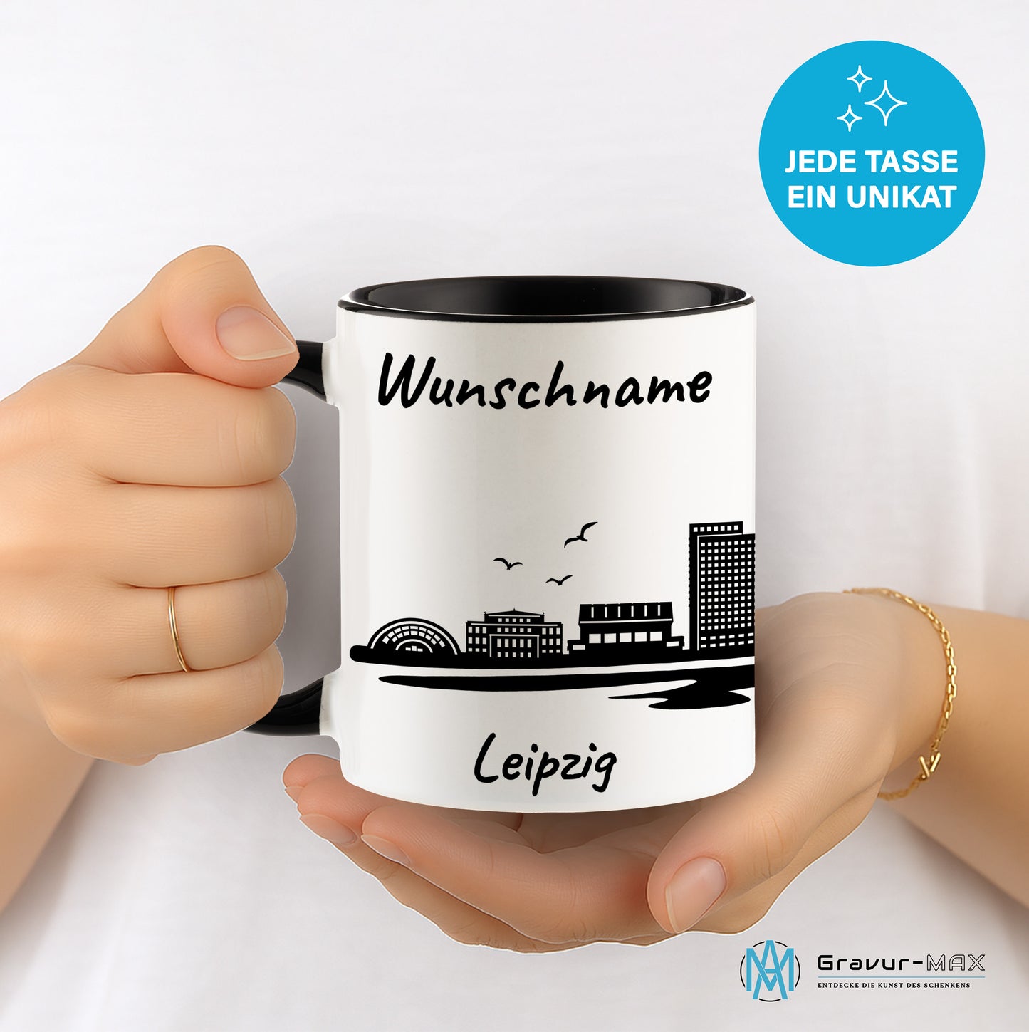 Tasse in Schwarz 330ml bedruckt mit der Skyline von Leipzig personalisierbar mit Wunschname