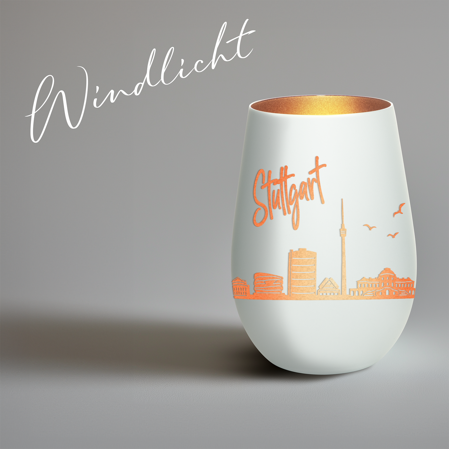 Hochwertiges Glas Windlicht mit Gravur "SKYLINE STUTTGART" in der Farbe Weiß/Bronze
