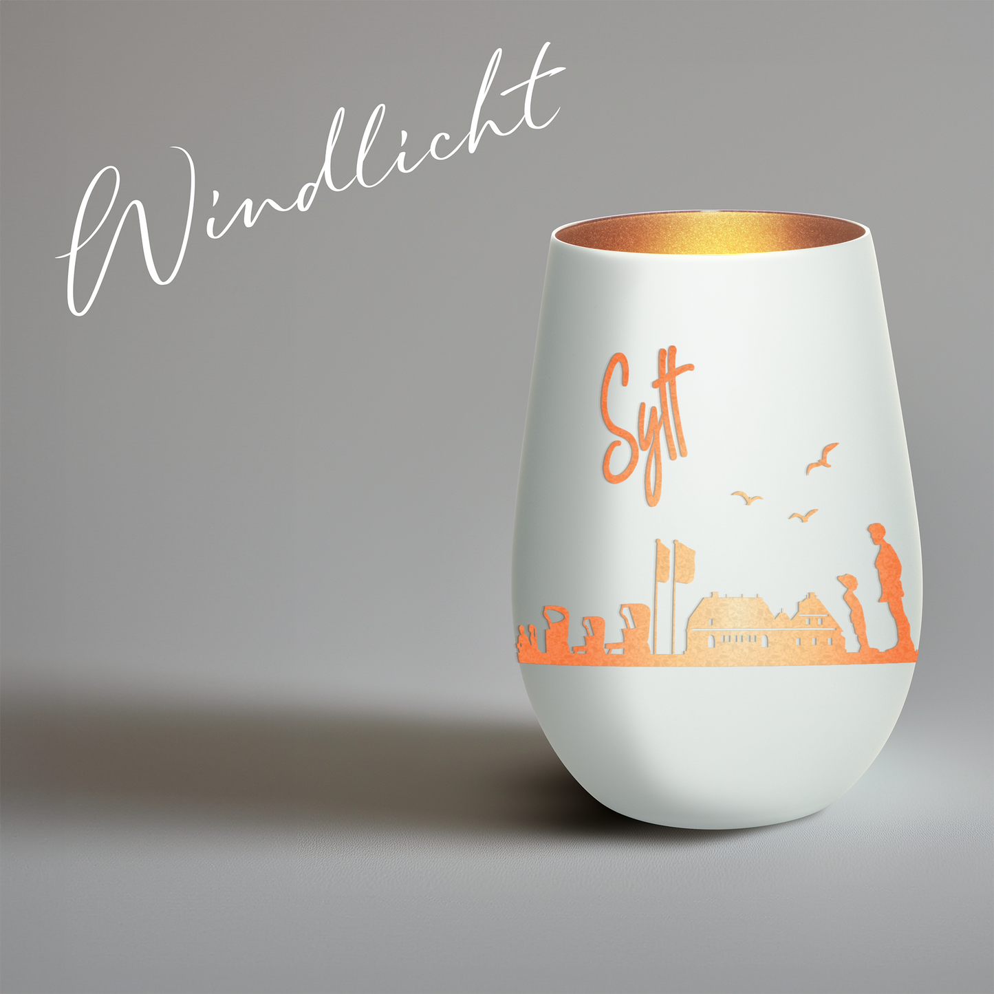 Hochwertiges Glas Windlicht mit Gravur "SKYLINE SYLT" in der Farbe Weiß/Bronze