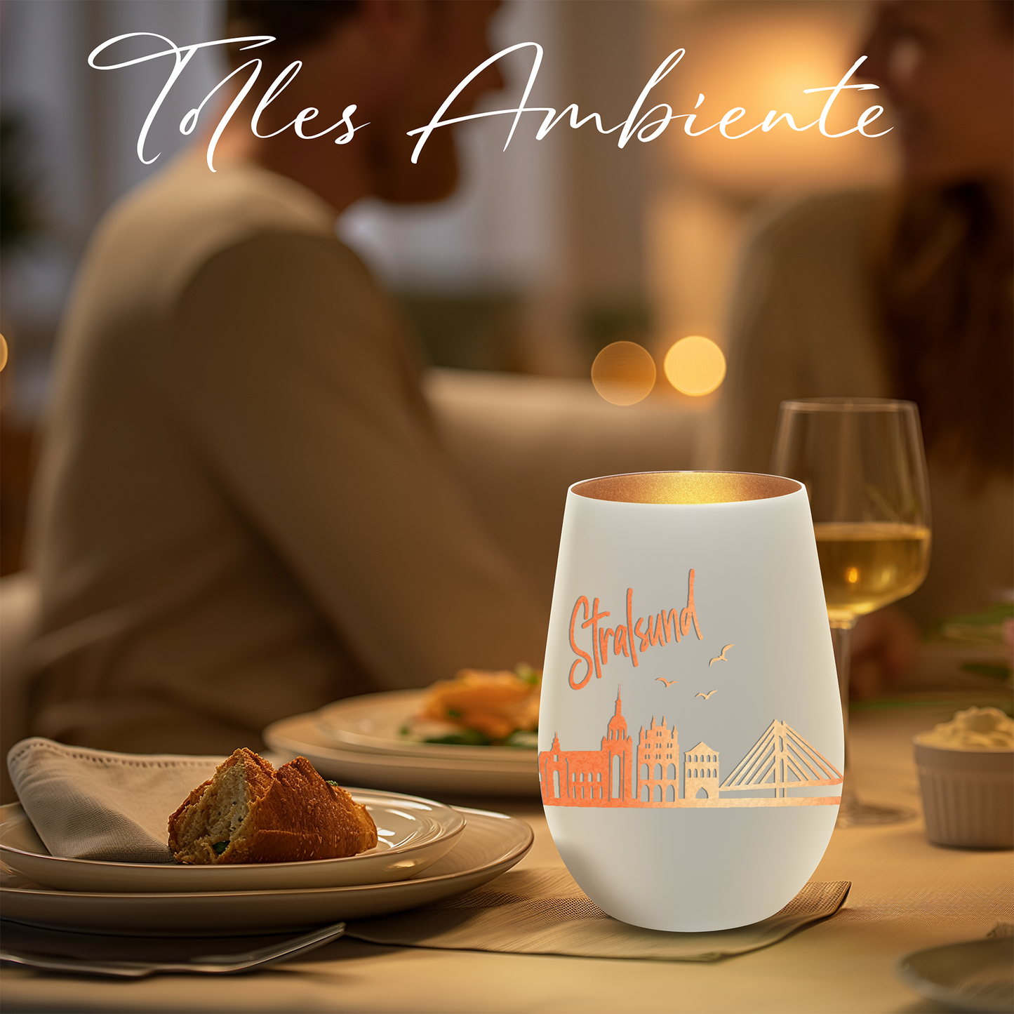 Hochwertiges Glas Windlicht mit Gravur "SKYLINE STRALSUND" in der Farbe Weiß/Bronze