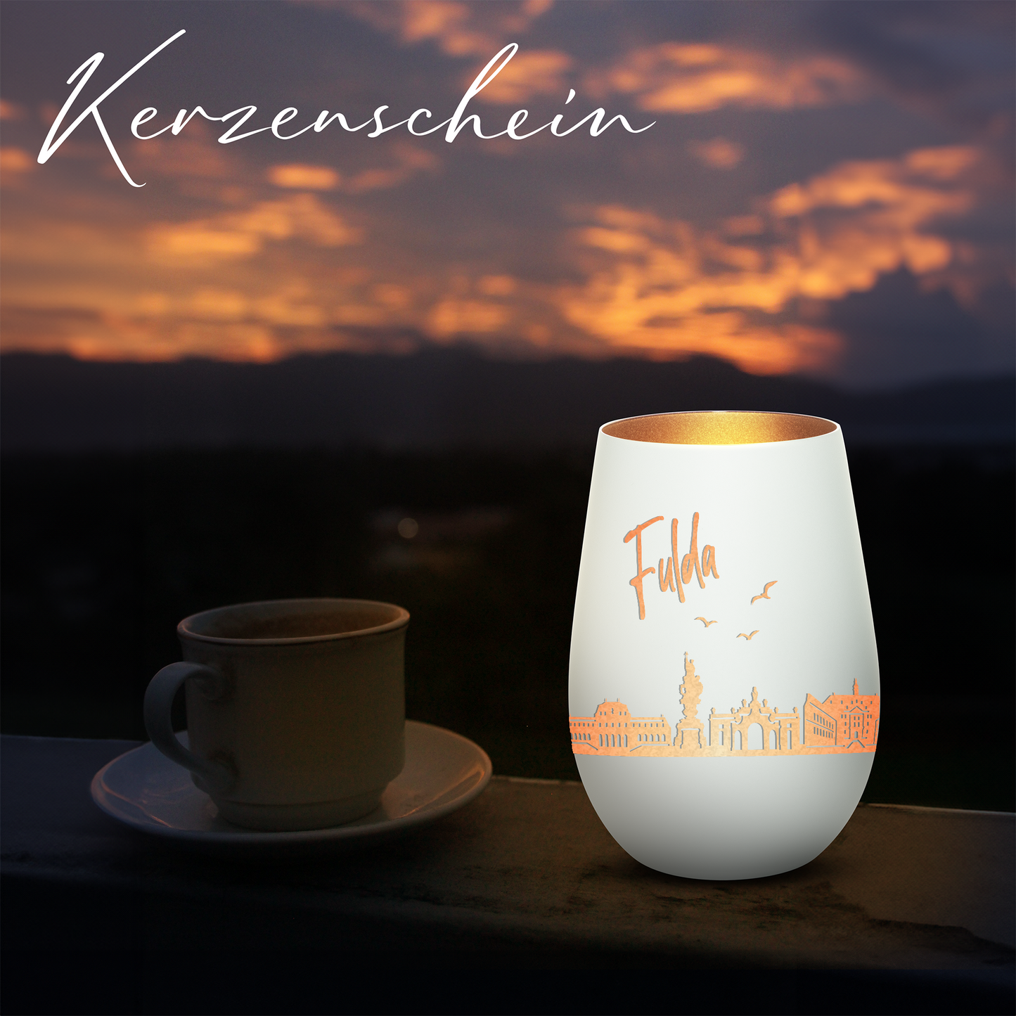 Hochwertiges Glas Windlicht mit Gravur "SKYLINE FULDA" in der Farbe Weiß/Bronze