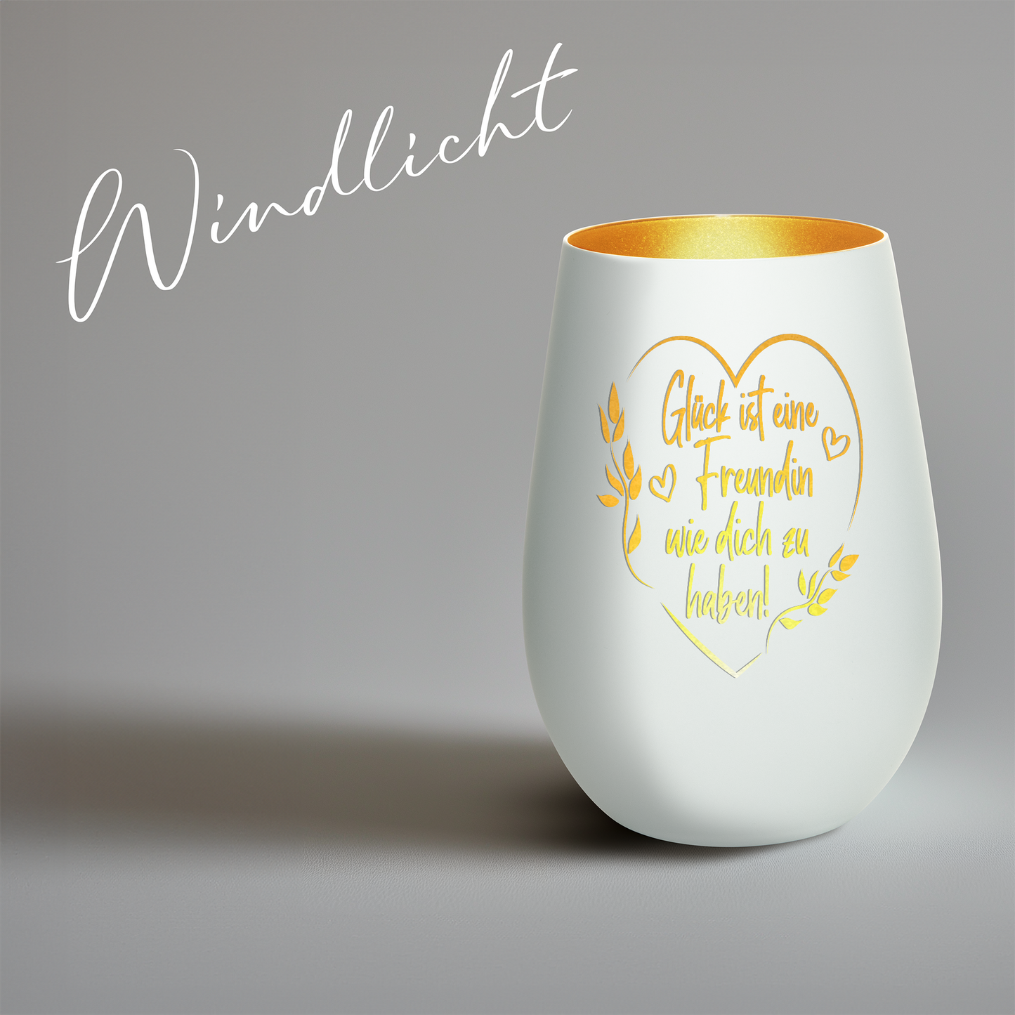 Hochwertiges Glas Windlicht mit Gravur "GLÜCK IST EINE FREUNDIN MIT HERZ" in der Farbe Weiß/Gold