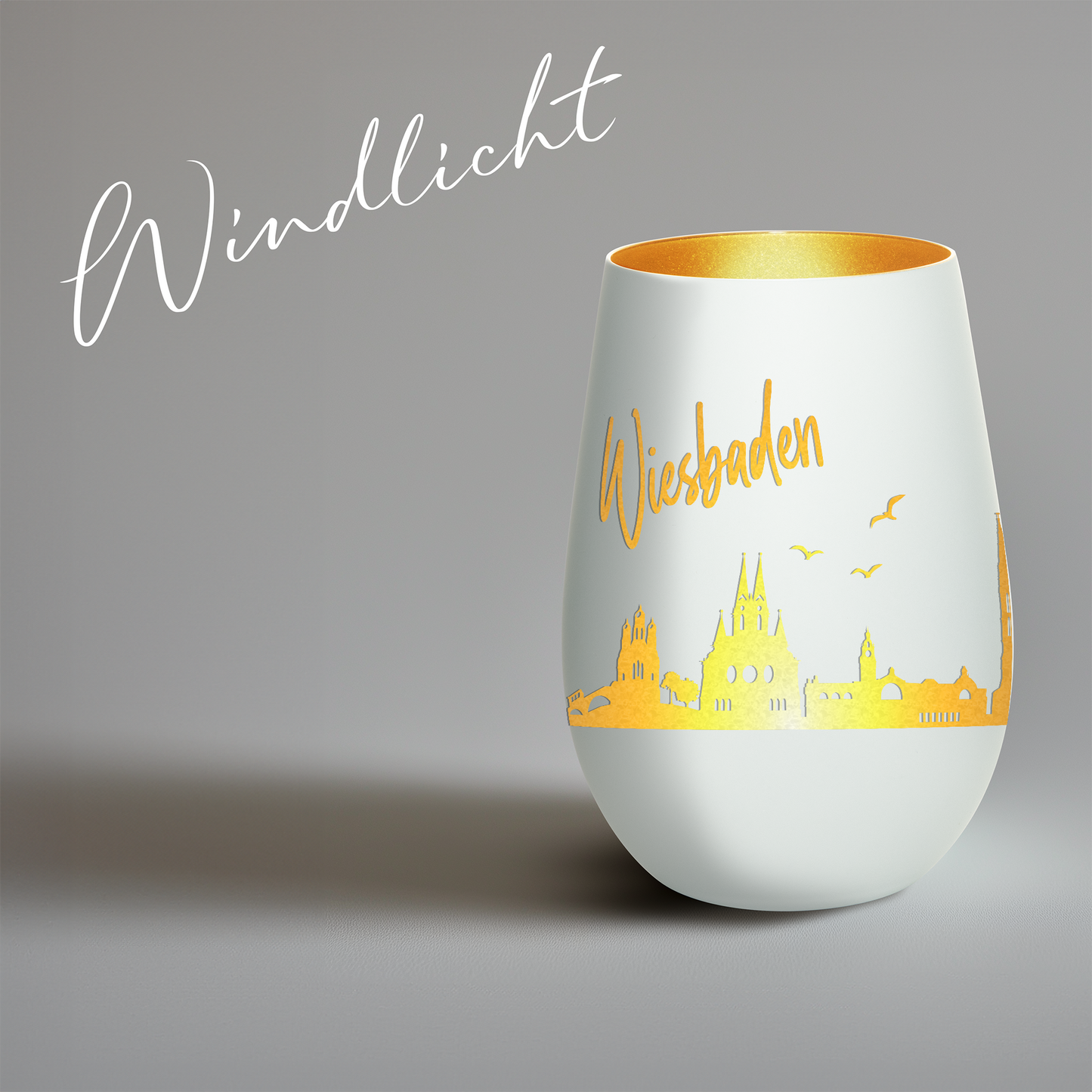 Hochwertiges Glas Windlicht mit Gravur "SKYLINE WIESBADEN" in der Farbe Weiß/Gold
