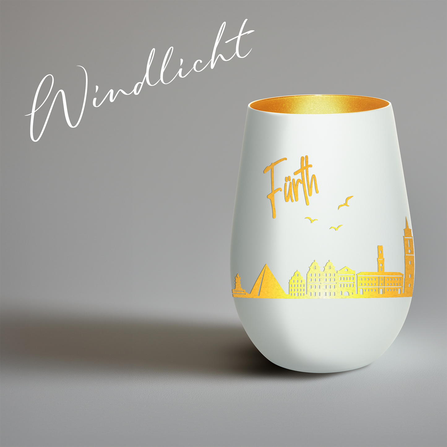 Hochwertiges Glas Windlicht mit Gravur "SKYLINE FÜRTH" in der Farbe Weiß/Gold