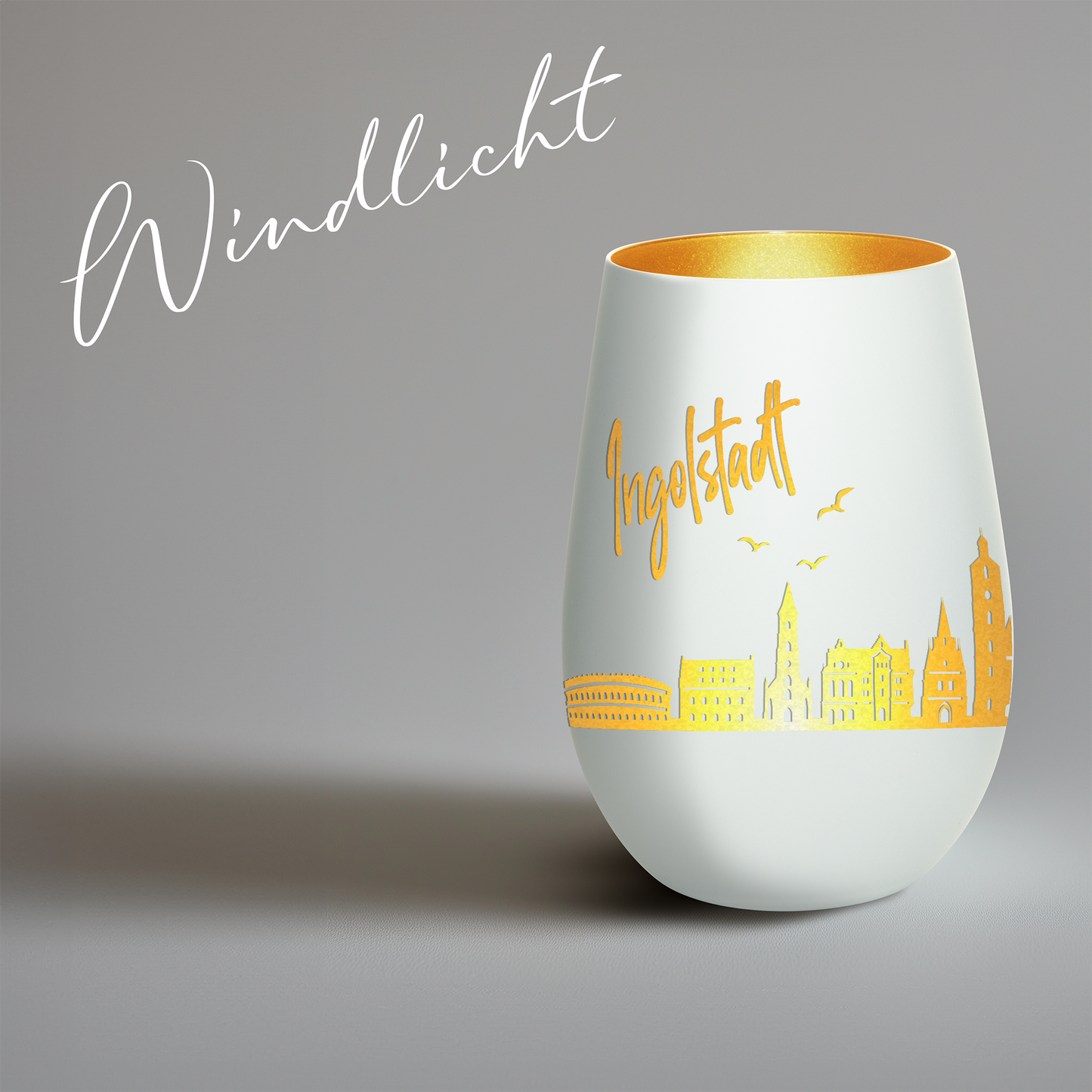 Hochwertiges Glas Windlicht mit Gravur "SKYLINE INGOLSTADT" in der Farbe Weiß/Gold