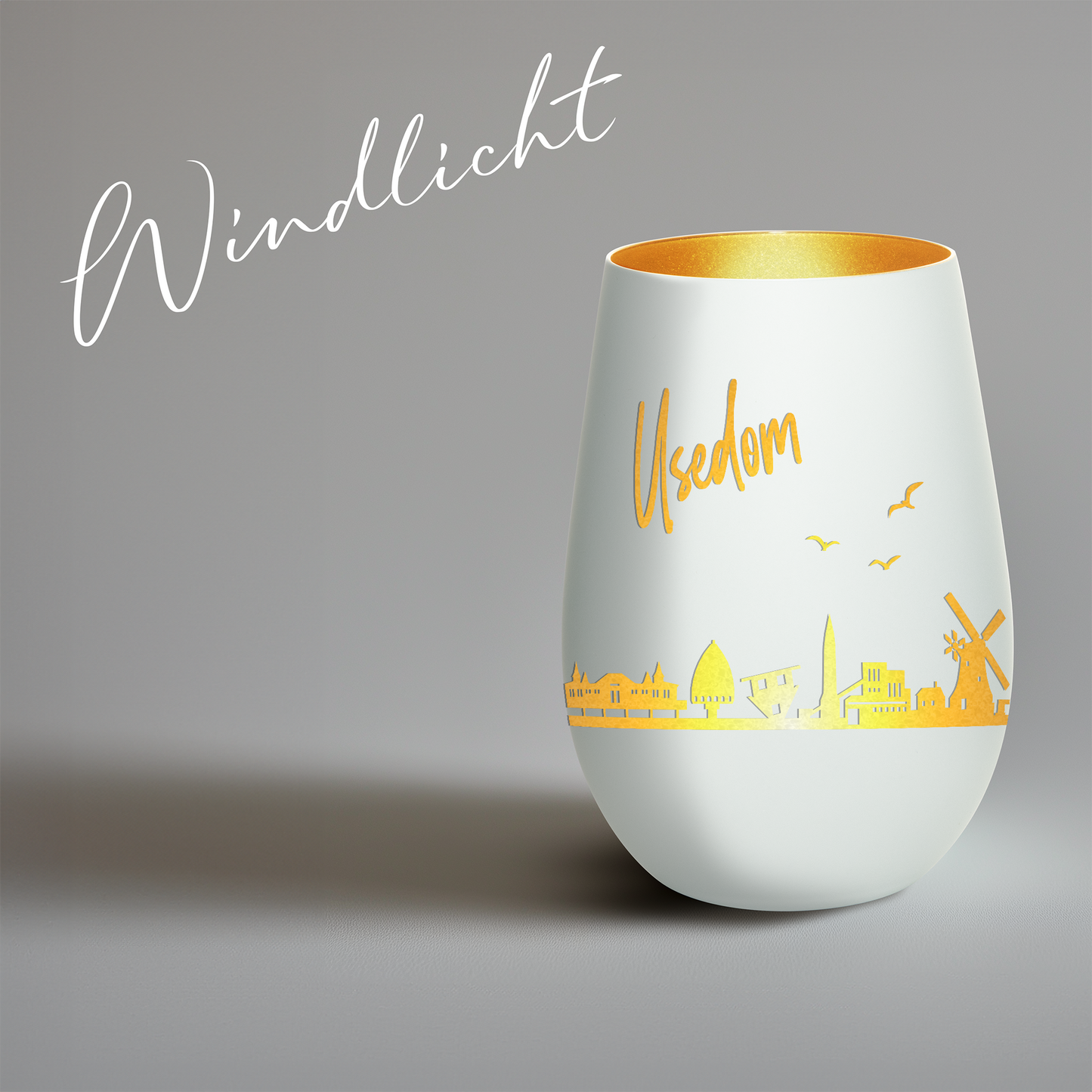 Hochwertiges Glas Windlicht mit Gravur "SKYLINE USEDOM" in der Farbe Weiß/Gold