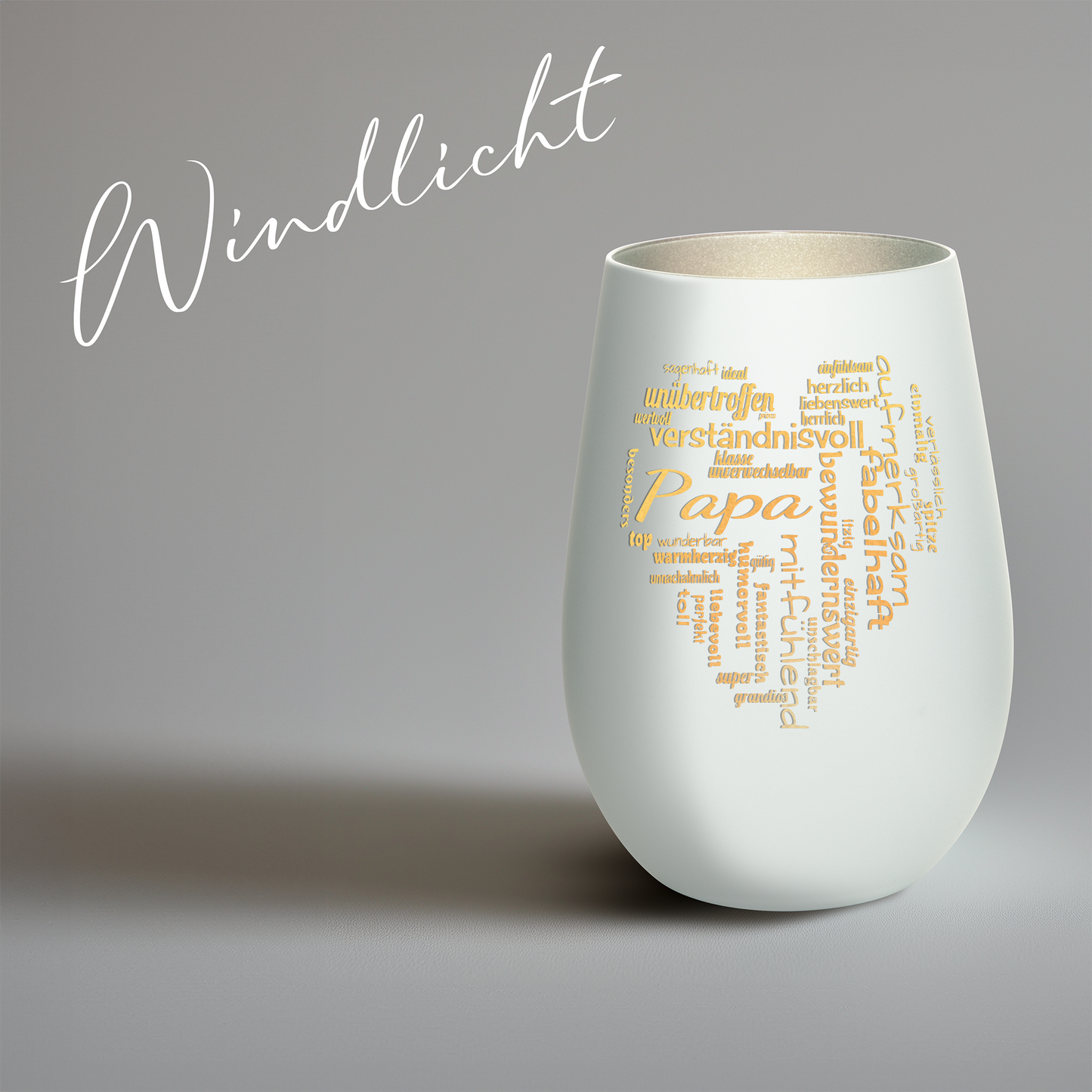 Hochwertiges Glas Windlicht mit Gravur "PAPA GROßES HERZ" in der Farbe Weiß/Silber