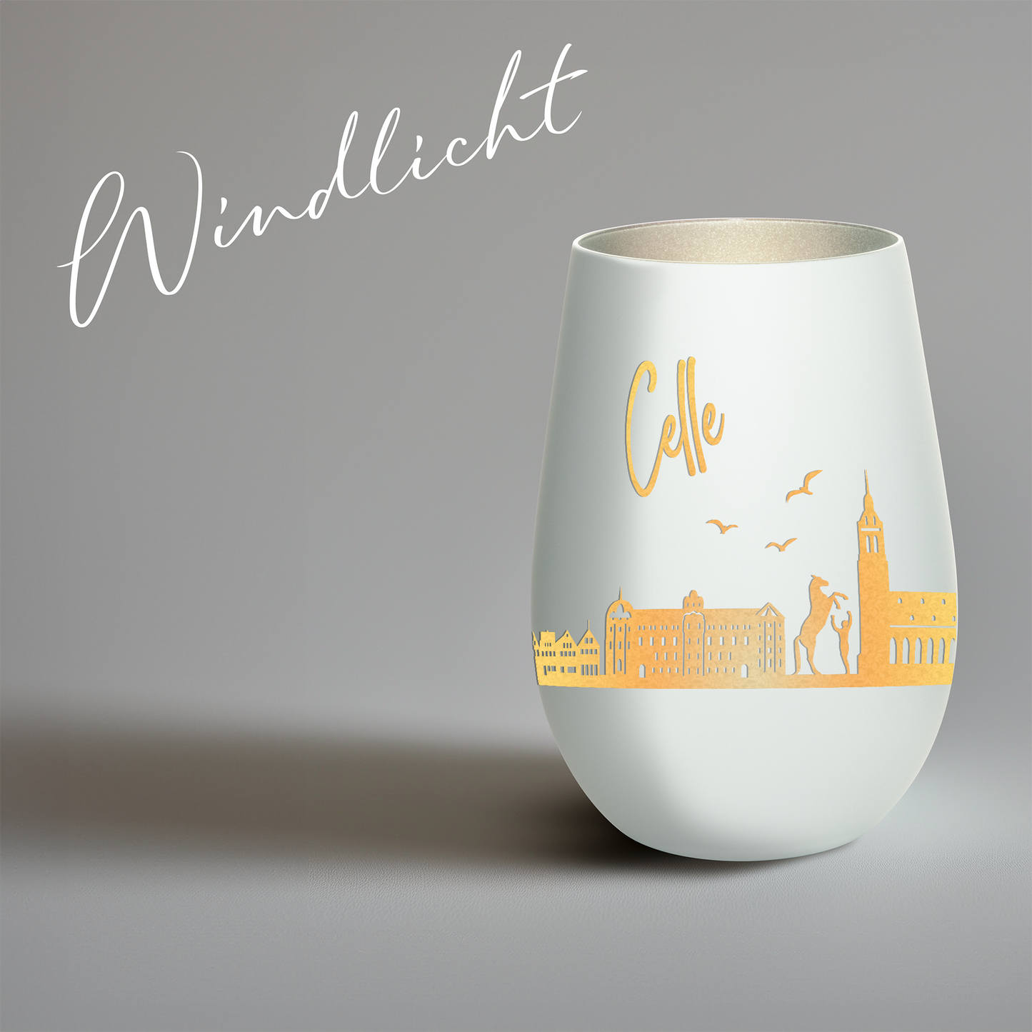 Hochwertiges Glas Windlicht mit Gravur "SKYLINE CELLE" in der Farbe Weiß/Silber