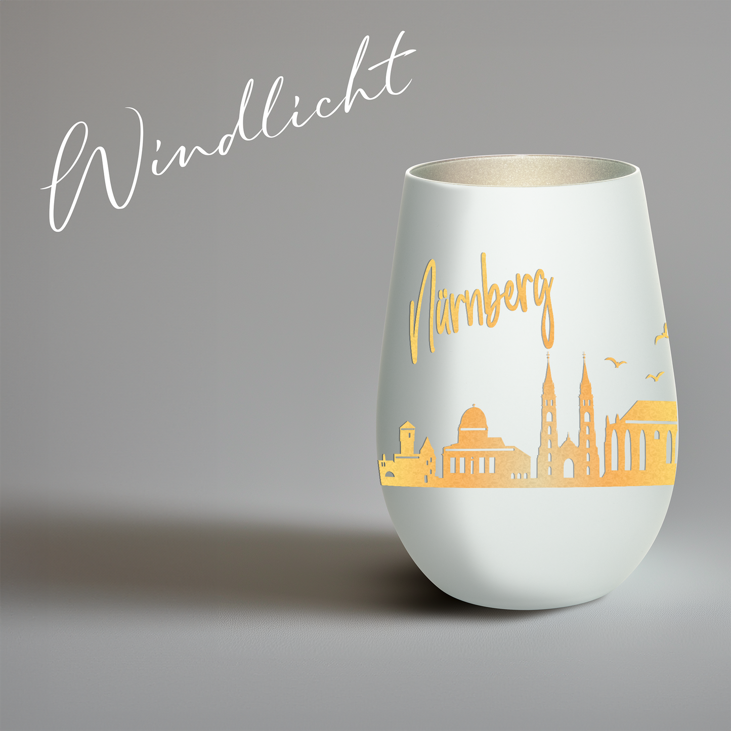 Hochwertiges Glas Windlicht mit Gravur "SKYLINE NÜRNBERG" in der Farbe Weiß/Silber
