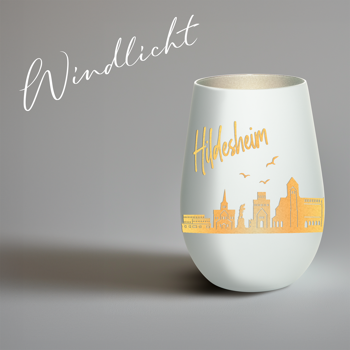 Hochwertiges Glas Windlicht mit Gravur "SKYLINE HILDESHEIM" in der Farbe Weiß/Silber