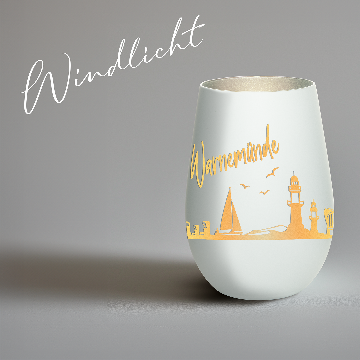 Hochwertiges Glas Windlicht mit Gravur "SKYLINE WARNEMÜNDE" in der Farbe Weiß/Silber