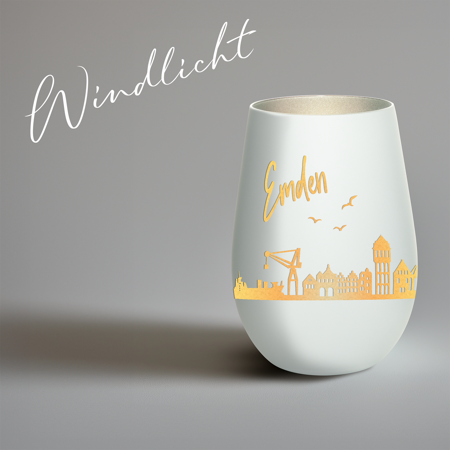 Hochwertiges Glas Windlicht mit Gravur "SKYLINE EMDEN" in der Farbe Weiß/Silber