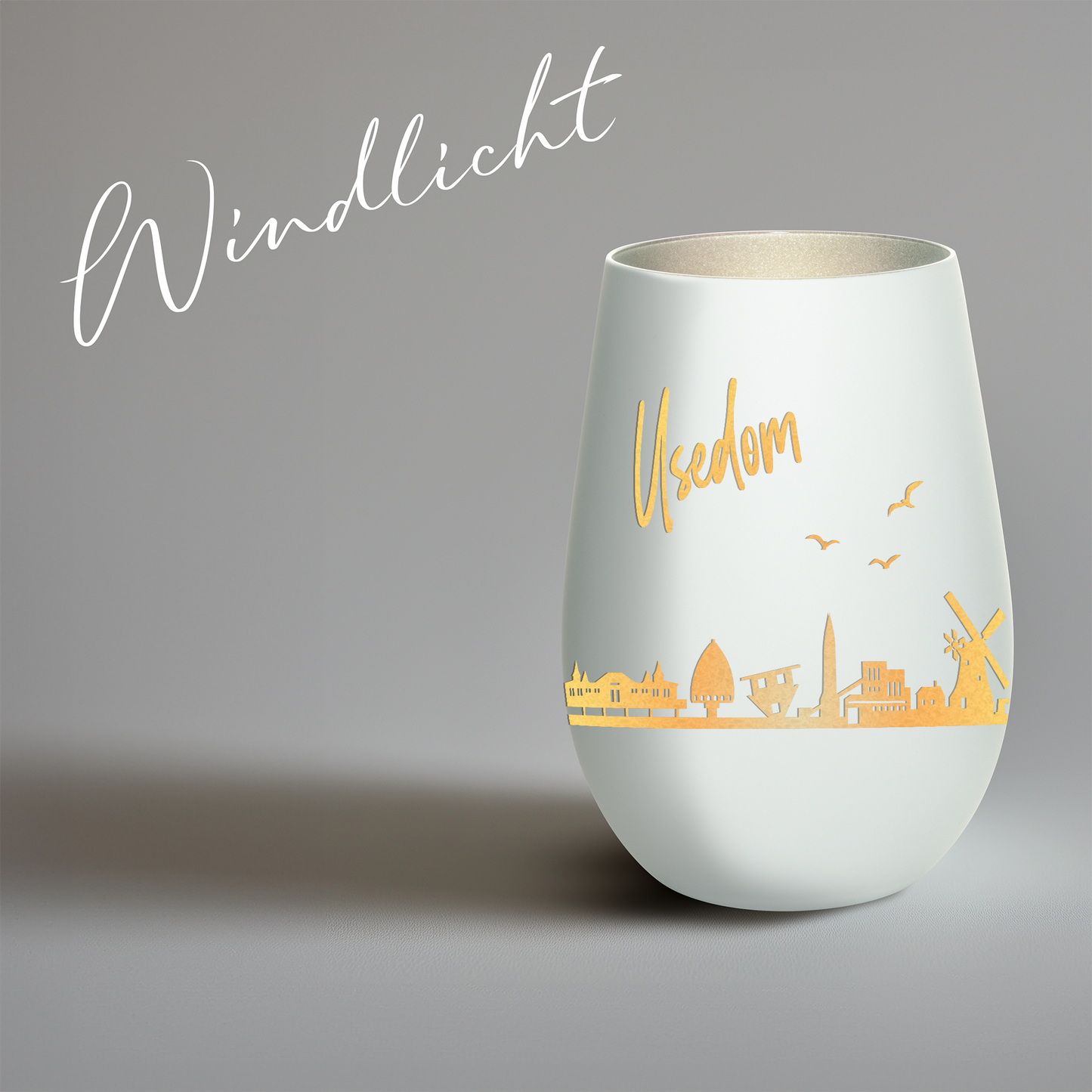 Hochwertiges Glas Windlicht mit Gravur "SKYLINE USEDOM" in der Farbe Weiß/Silber