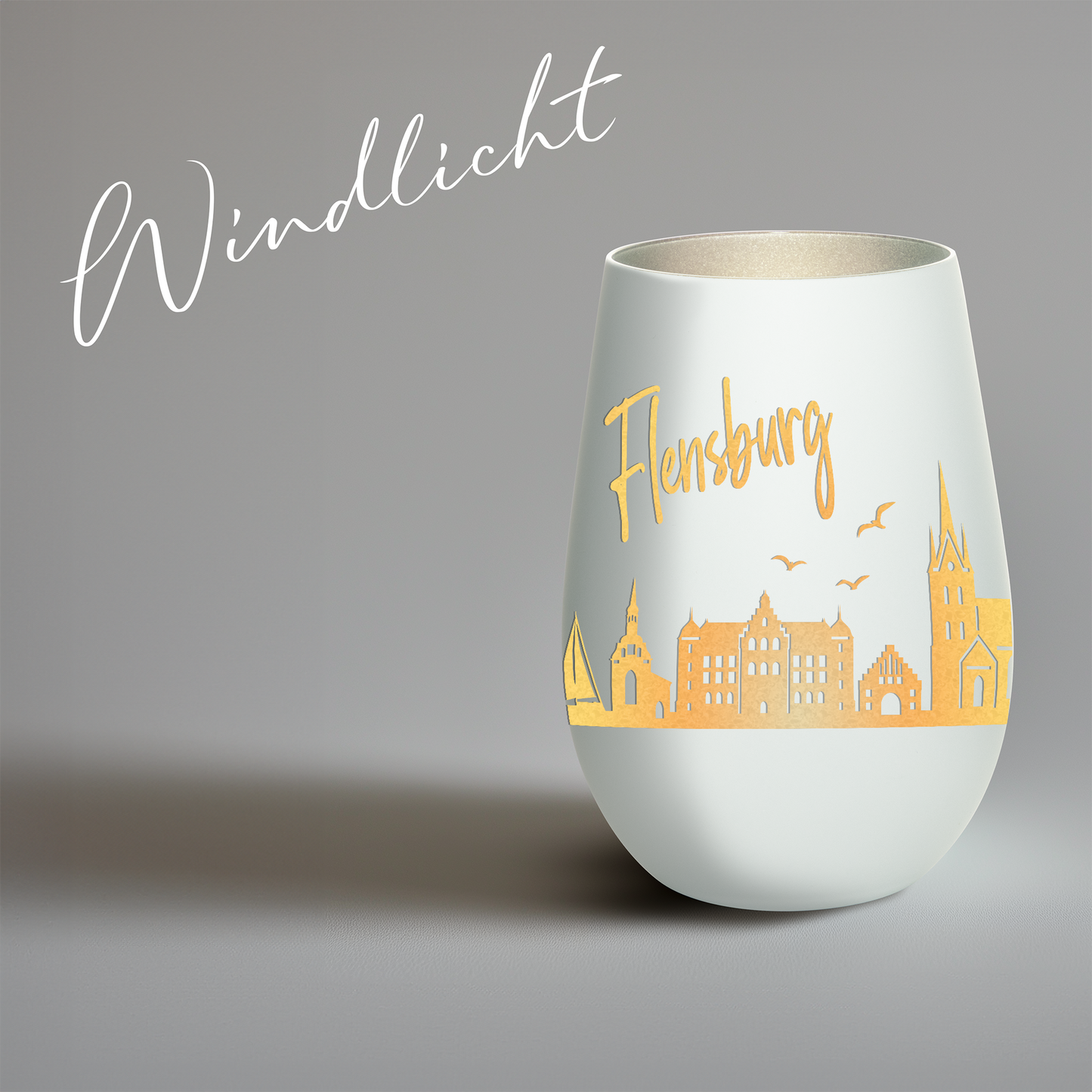 Hochwertiges Glas Windlicht mit Gravur "SKYLINE FLENSBURG" in der Farbe Weiß/Silber