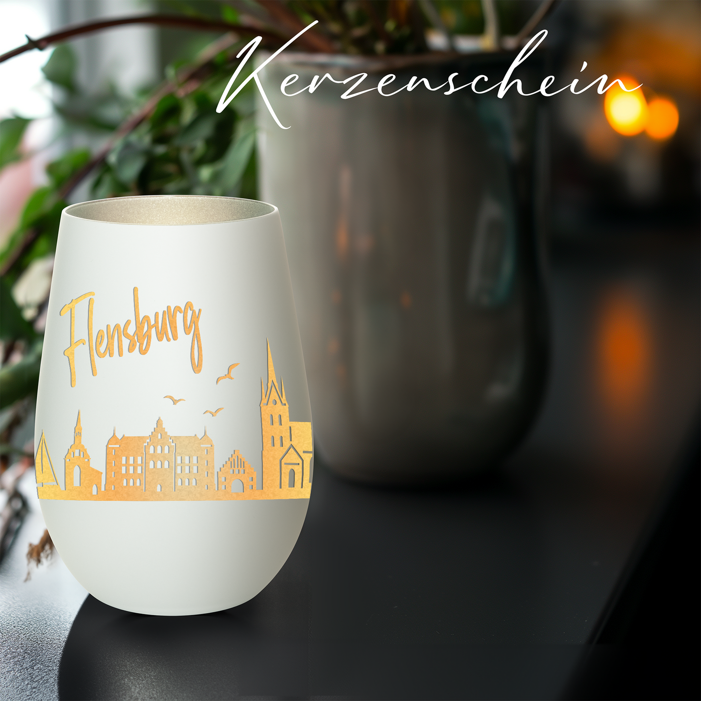 Hochwertiges Glas Windlicht mit Gravur "SKYLINE FLENSBURG" in der Farbe Weiß/Silber