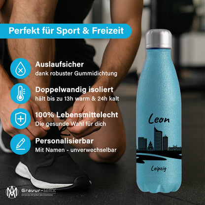 Glitzer Trinkflasche in Blau 500ml aus Edelstahl bedruckt mit der Skyline von Leipzig personalisierbar mit Wunschname