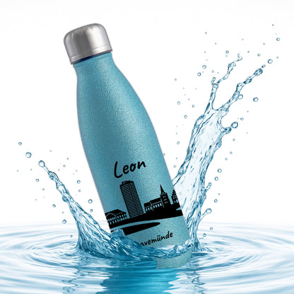 Glitzer Trinkflasche in Blau 500ml aus Edelstahl bedruckt mit der Skyline von Travemünde personalisierbar mit Wunschname