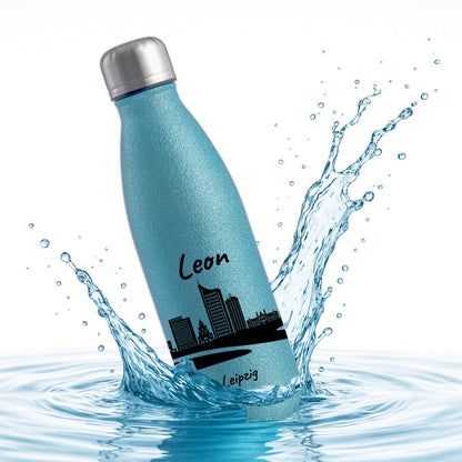 Glitzer Trinkflasche in Blau 500ml aus Edelstahl bedruckt mit der Skyline von Leipzig personalisierbar mit Wunschname