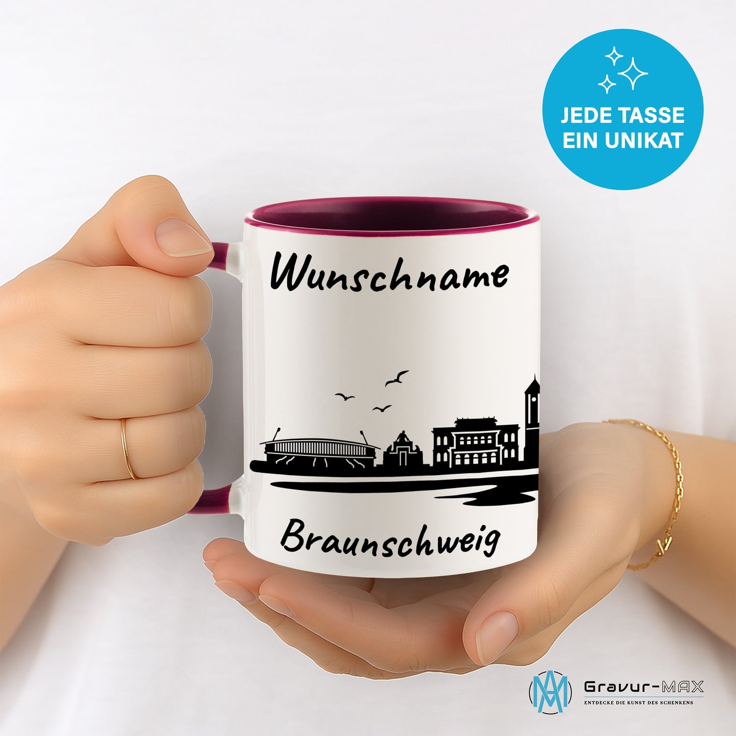 Tasse in Bordeauxrot 330ml bedruckt mit der Skyline von Braunschweig personalisierbar mit Wunschname