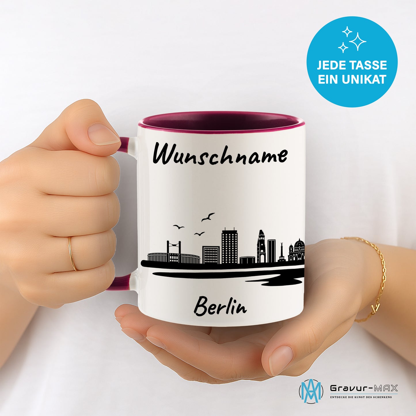 Tasse in Bordeauxrot 330ml bedruckt mit der Skyline von Berlin personalisierbar mit Wunschname