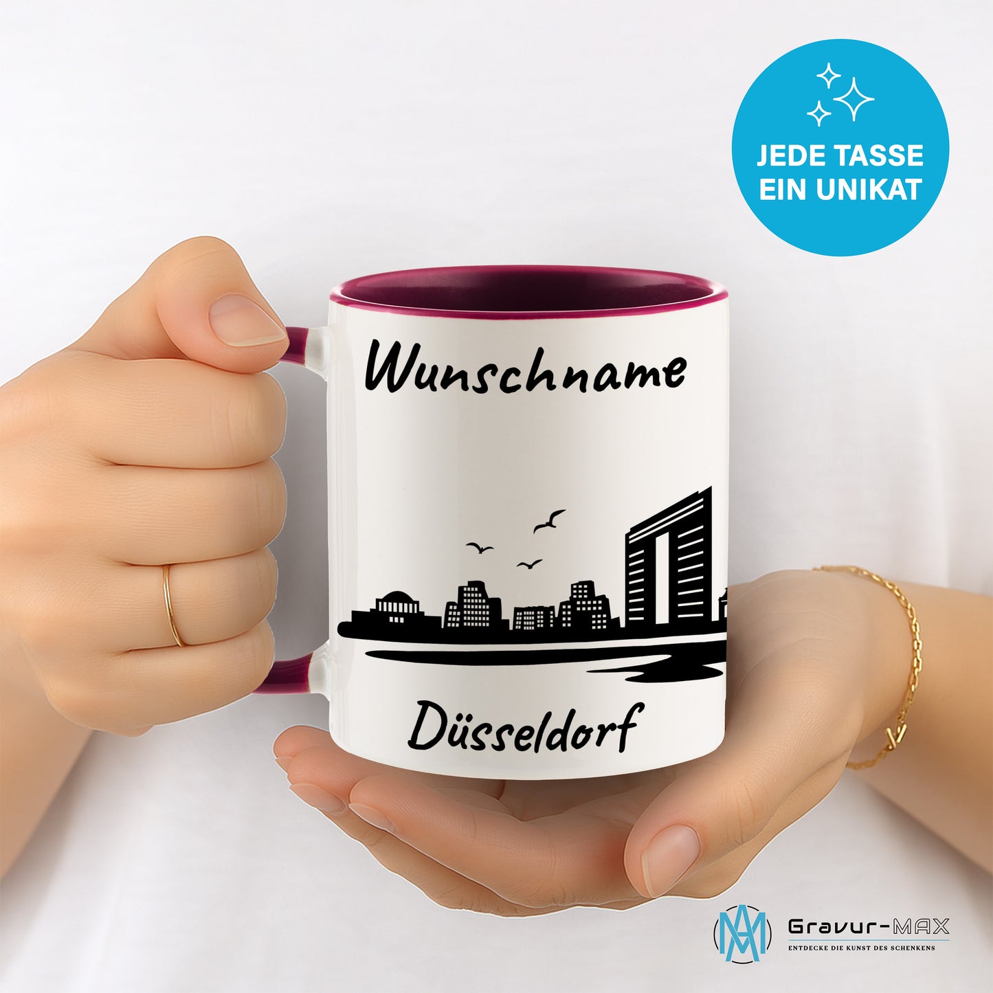 Tasse in Bordeauxrot 330ml bedruckt mit der Skyline von Düsseldorf personalisierbar mit Wunschname