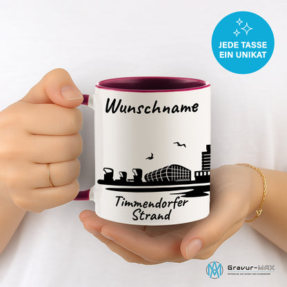 Tasse in Bordeauxrot 330ml bedruckt mit der Skyline von Timmendorfer Strand personalisierbar mit Wunschname