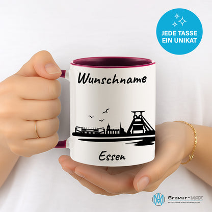 Tasse in Bordeauxrot 330ml bedruckt mit der Skyline von Essen personalisierbar mit Wunschname