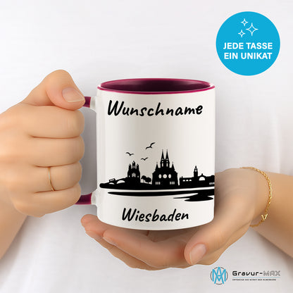 Tasse in Bordeauxrot 330ml bedruckt mit der Skyline von Wiesbaden personalisierbar mit Wunschname