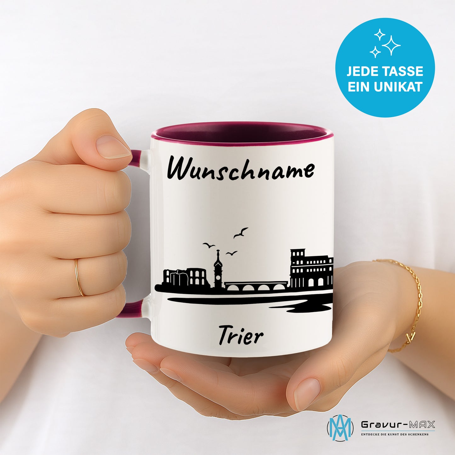 Tasse in Bordeauxrot 330ml bedruckt mit der Skyline von Trier personalisierbar mit Wunschname