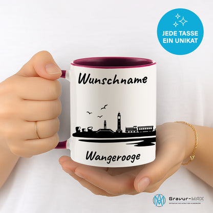 Tasse in Bordeauxrot 330ml bedruckt mit der Skyline von Wangerooge personalisierbar mit Wunschname