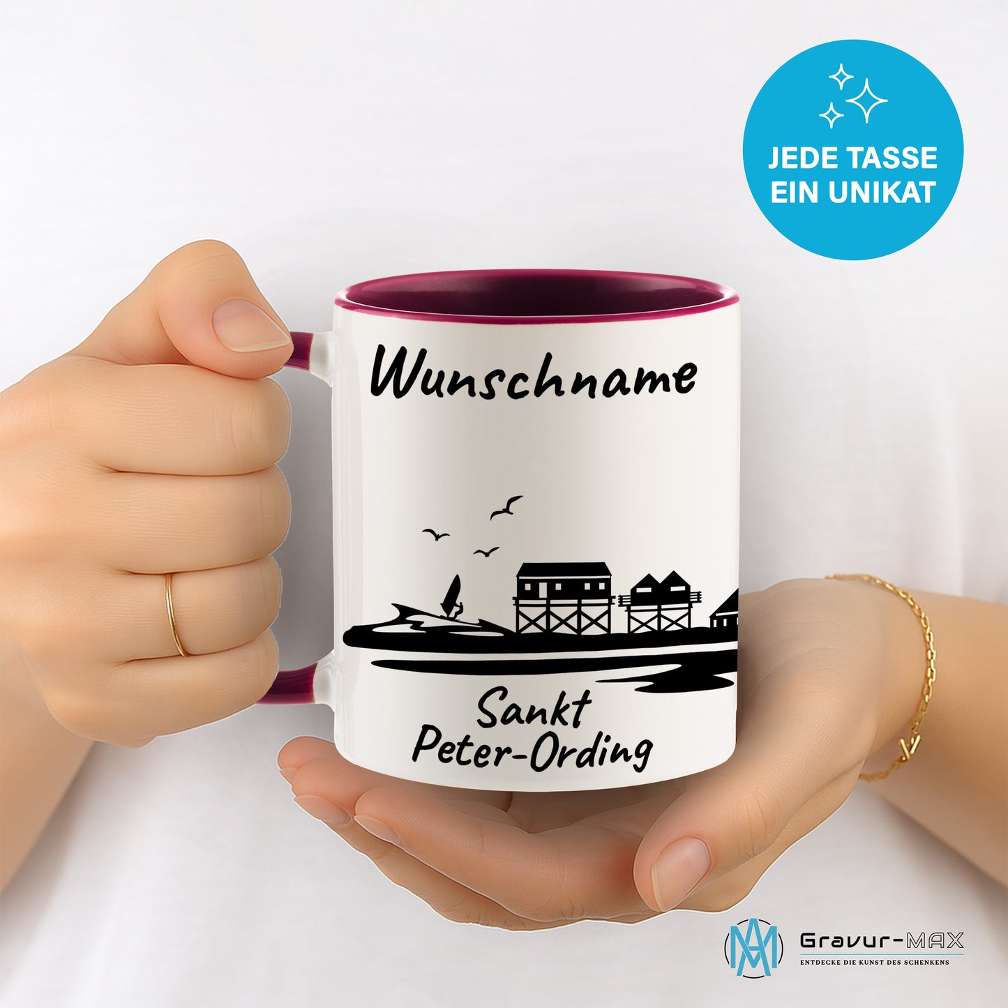 Tasse in Bordeauxrot 330ml bedruckt mit der Skyline von Sankt Peter-Ording personalisierbar mit Wunschname