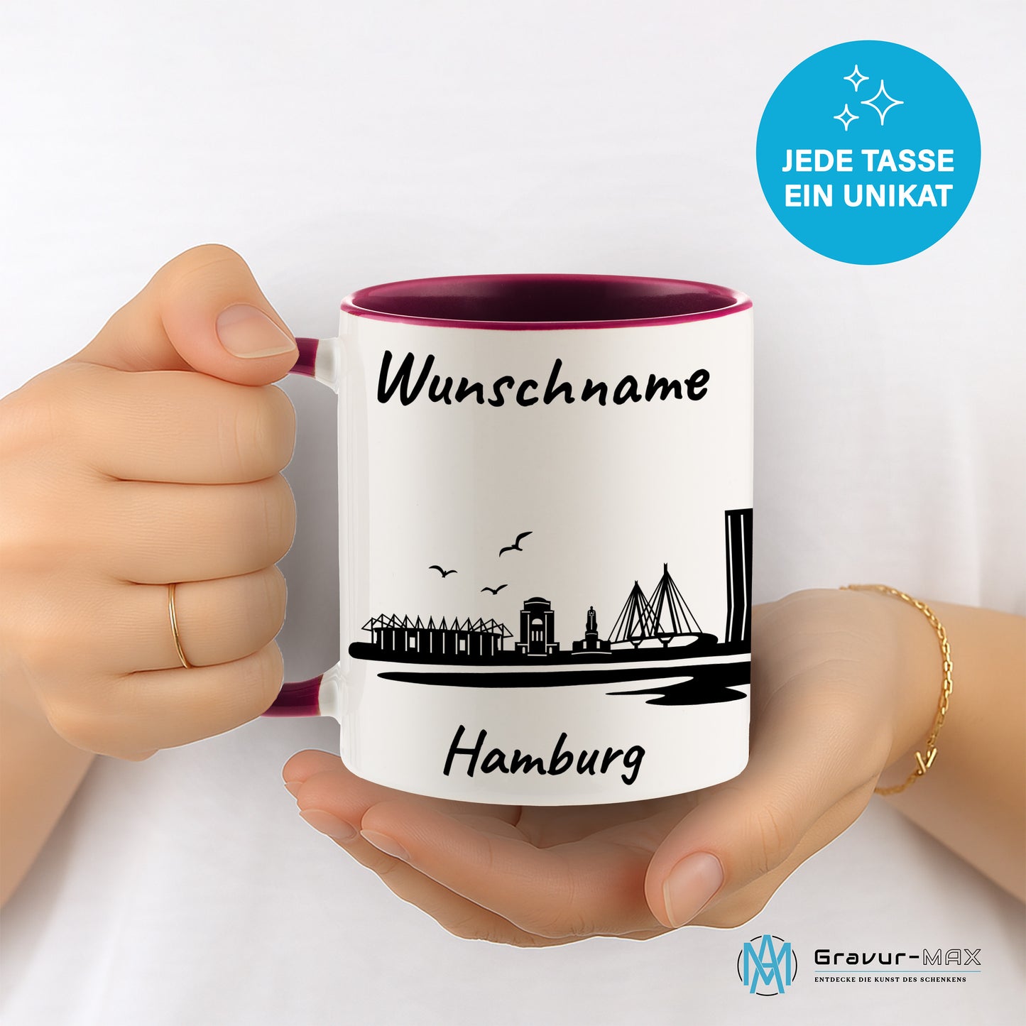 Tasse in Bordeauxrot 330ml bedruckt mit der Skyline von Hamburg personalisierbar mit Wunschname