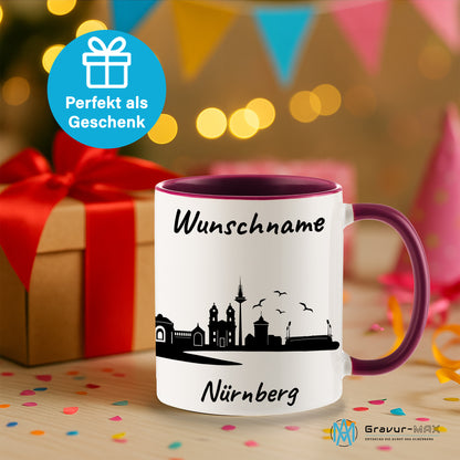 Tasse in Bordeauxrot 330ml bedruckt mit der Skyline von Nürnberg personalisierbar mit Wunschname