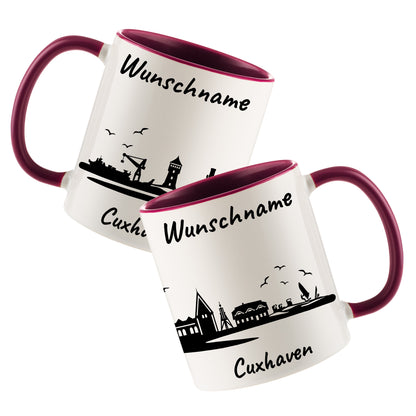 Tasse in Bordeauxrot 330ml bedruckt mit der Skyline von Cuxhaven personalisierbar mit Wunschname