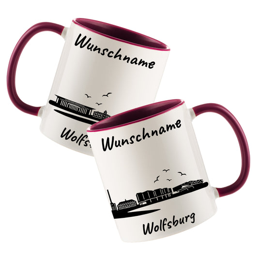 Tasse in Bordeauxrot 330ml bedruckt mit der Skyline von Wolfsburg personalisierbar mit Wunschname