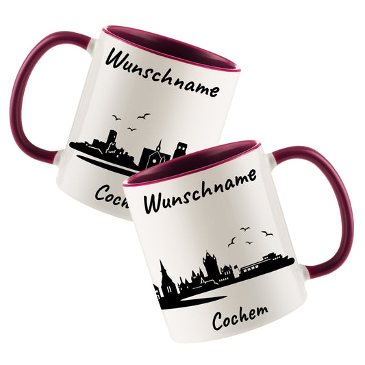 Tasse in Bordeauxrot 330ml bedruckt mit der Skyline von Cochem personalisierbar mit Wunschname