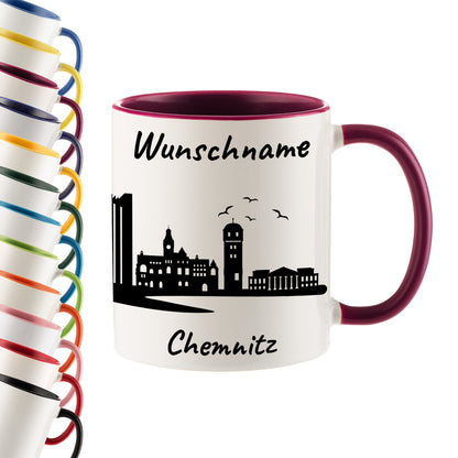 Tasse in Bordeauxrot 330ml bedruckt mit der Skyline von Chemnitz personalisierbar mit Wunschname