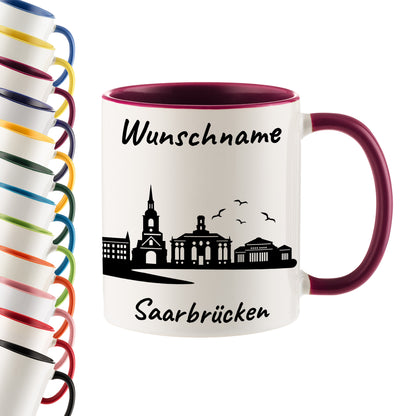 Tasse in Bordeauxrot 330ml bedruckt mit der Skyline von Saarbrücken personalisierbar mit Wunschname