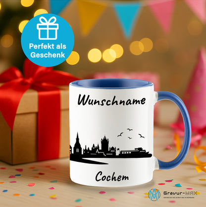 Tasse in Cambridge Blau 330ml bedruckt mit der Skyline von Cochem personalisierbar mit Wunschname