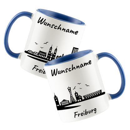 Tasse in Cambridge Blau 330ml bedruckt mit der Skyline von Freiburg personalisierbar mit Wunschname