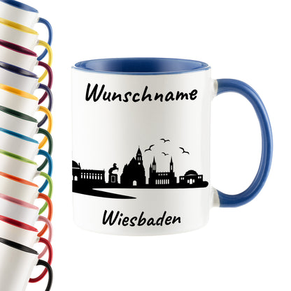 Tasse in Cambridge Blau 330ml bedruckt mit der Skyline von Wiesbaden personalisierbar mit Wunschname