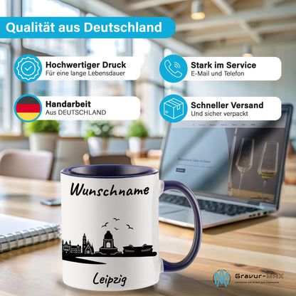 Tasse in Dunkelblau 330ml bedruckt mit der Skyline von Leipzig personalisierbar mit Wunschname