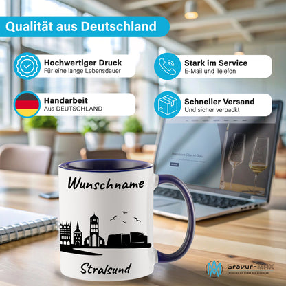 Tasse in Dunkelblau 330ml bedruckt mit der Skyline von Stralsund personalisierbar mit Wunschname