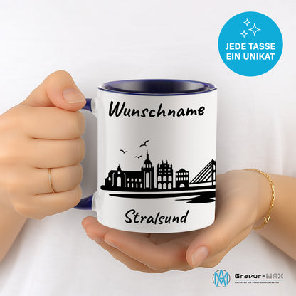 Tasse in Dunkelblau 330ml bedruckt mit der Skyline von Stralsund personalisierbar mit Wunschname