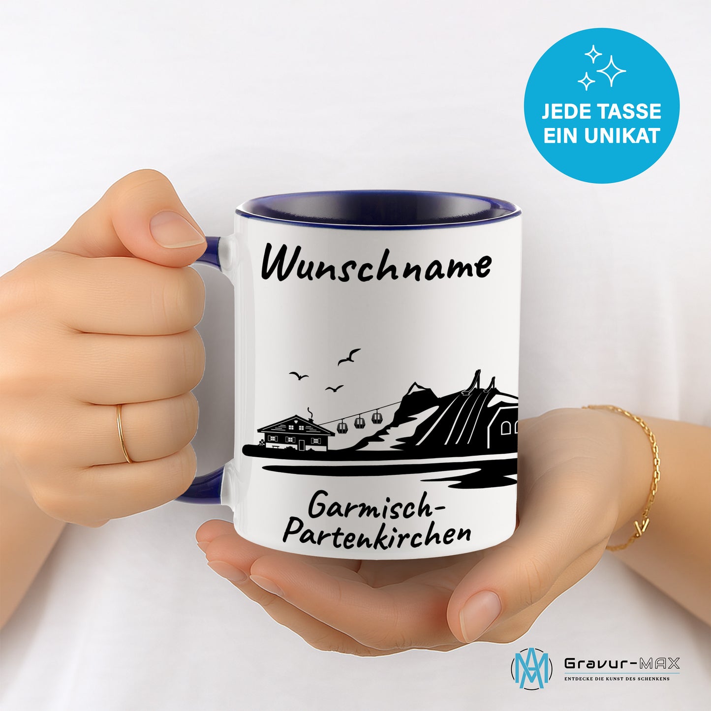 Tasse in Dunkelblau 330ml bedruckt mit der Skyline von Garmisch-Partenkirchen personalisierbar mit Wunschname