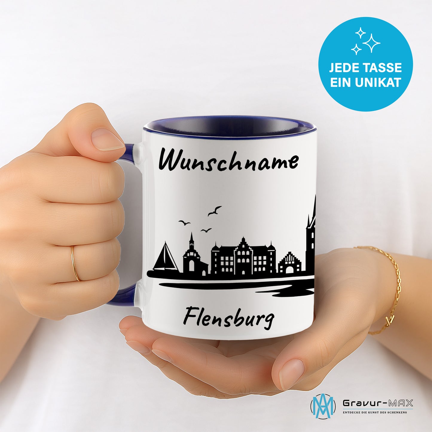 Tasse in Dunkelblau 330ml bedruckt mit der Skyline von Flensburg personalisierbar mit Wunschname