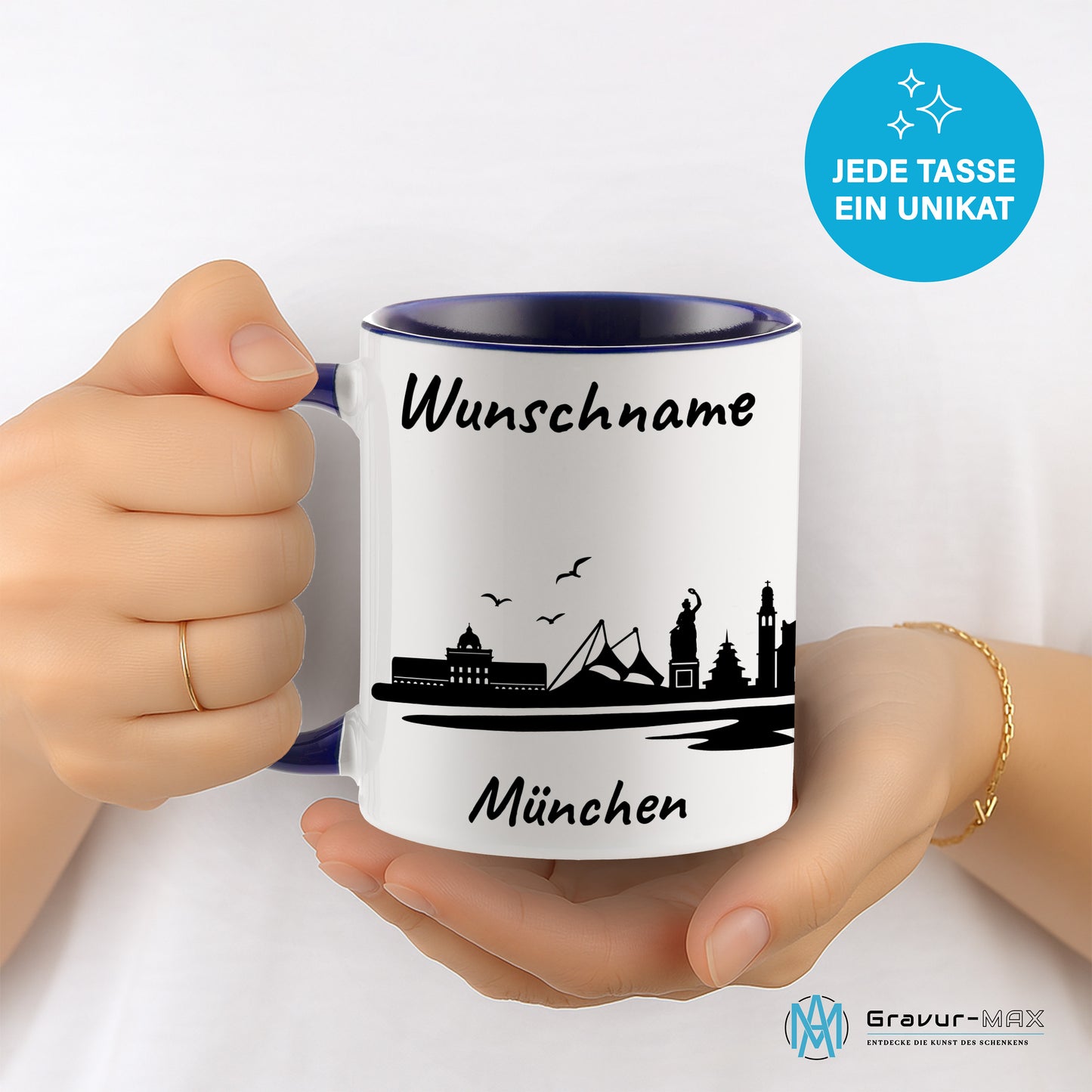 Tasse in Dunkelblau 330ml bedruckt mit der Skyline von München personalisierbar mit Wunschname