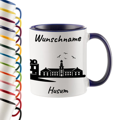 Tasse in Dunkelblau 330ml bedruckt mit der Skyline von Husum personalisierbar mit Wunschname