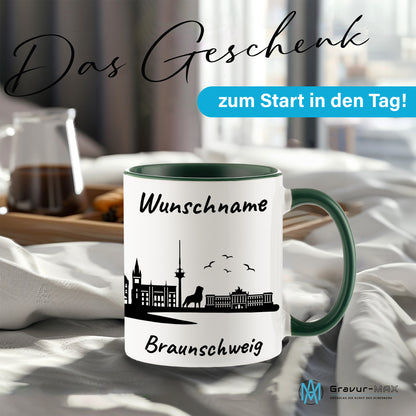 Tasse in Dunkelgrün 330ml bedruckt mit der Skyline von Braunschweig personalisierbar mit Wunschname