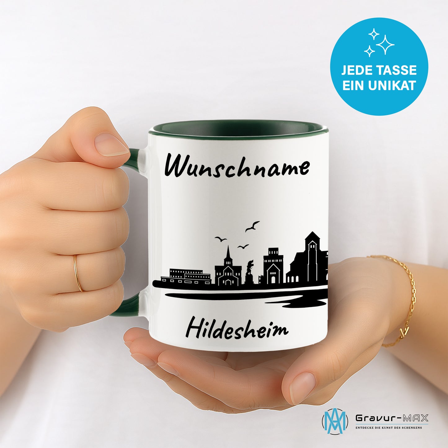 Tasse in Dunkelgrün 330ml bedruckt mit der Skyline von Hildesheim personalisierbar mit Wunschname